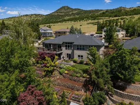 4680 Cloudcrest Drive Medford OR 97504