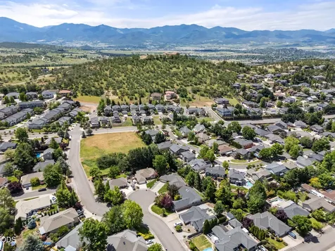 4680 Cloudcrest Drive Medford OR 97504