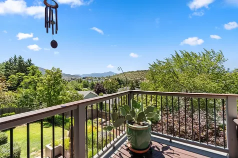 4680 Cloudcrest Drive Medford OR 97504