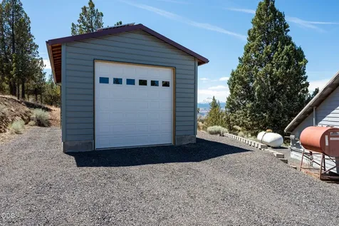 4252 SW Lakeview Culver OR 97734