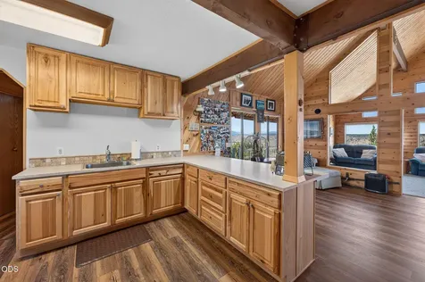 4252 SW Lakeview Culver OR 97734
