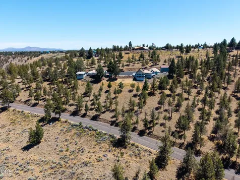 4252 SW Lakeview Culver OR 97734