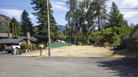 1455 SE Rogue Drive Grants Pass OR 97526