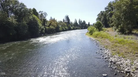 1455 SE Rogue Drive Grants Pass OR 97526