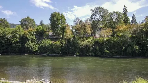 1455 SE Rogue Drive Grants Pass OR 97526
