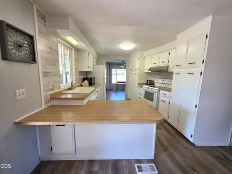 305 S Charley Avenue Chiloquin OR 97624