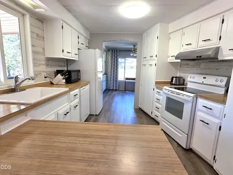305 S Charley Avenue Chiloquin OR 97624