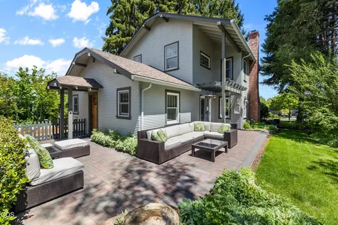 305 NW Columbia Street Bend OR 97703