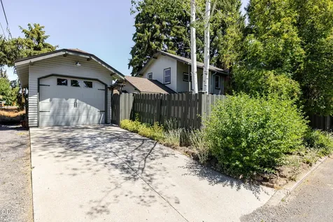 305 NW Columbia Street Bend OR 97703