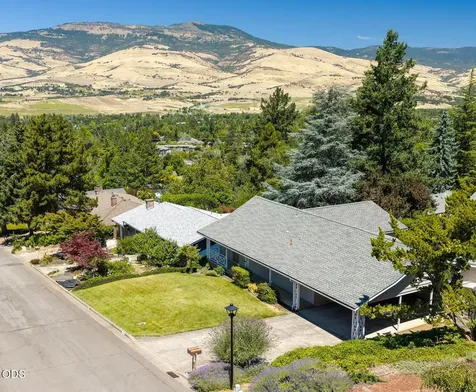 1150 Hillview Drive Ashland OR 97520