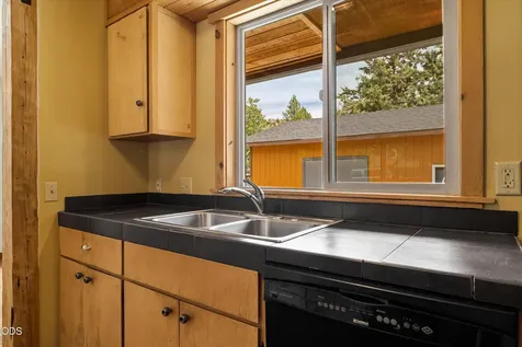 606 NE 9th Street Bend OR 97701