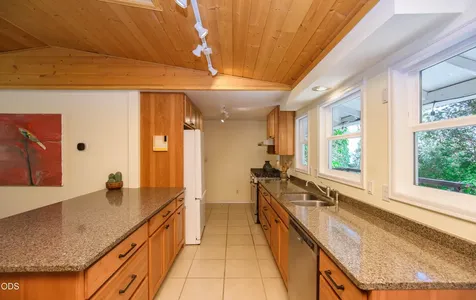 886 Palmer Road Ashland OR 97520