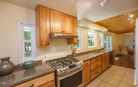 886 Palmer Road Ashland OR 97520