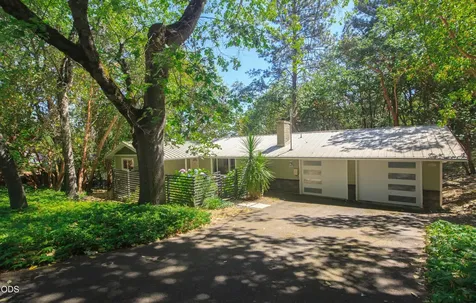 886 Palmer Road Ashland OR 97520