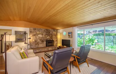 886 Palmer Road Ashland OR 97520