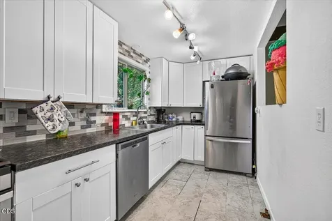 1277 N 5th Avenue Gold Hill OR 97525