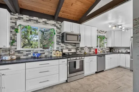 1277 N 5th Avenue Gold Hill OR 97525