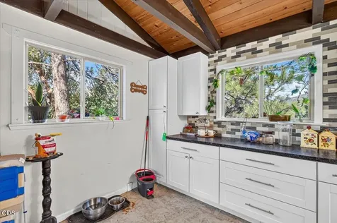 1277 N 5th Avenue Gold Hill OR 97525