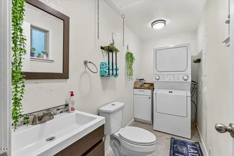 1277 N 5th Avenue Gold Hill OR 97525