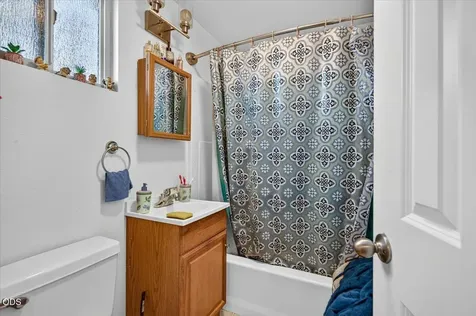 1277 N 5th Avenue Gold Hill OR 97525