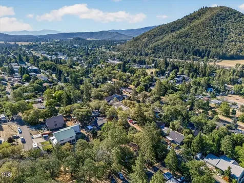 1277 N 5th Avenue Gold Hill OR 97525