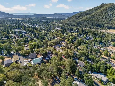 1277 N 5th Avenue Gold Hill OR 97525