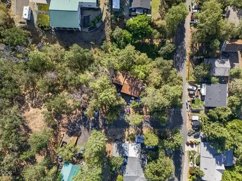 1277 N 5th Avenue Gold Hill OR 97525