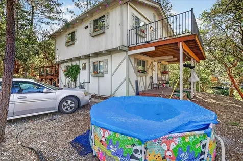 1277 N 5th Avenue Gold Hill OR 97525