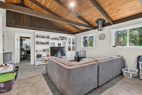 1277 N 5th Avenue Gold Hill OR 97525