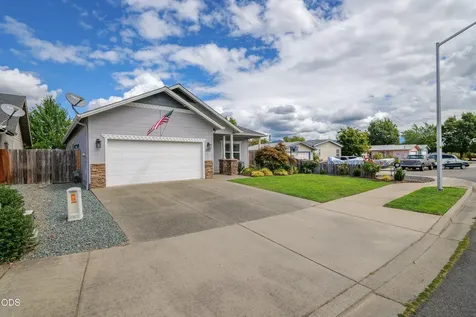 2140 SW Nick Way Grants Pass OR 97527
