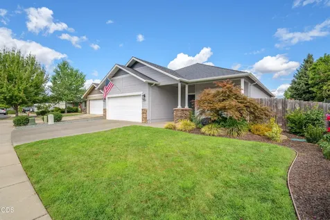 2140 SW Nick Way Grants Pass OR 97527
