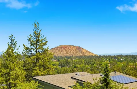 1738 SW Troon Avenue Bend OR 97702