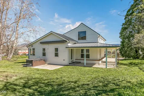 593 Crowson Road Ashland OR 97520