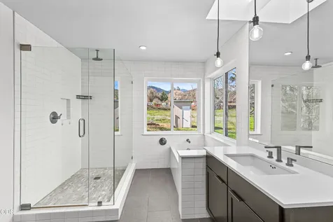 593 Crowson Road Ashland OR 97520