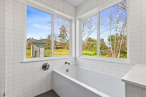 593 Crowson Road Ashland OR 97520