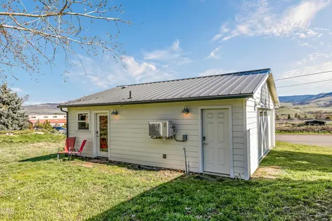 593 Crowson Road Ashland OR 97520