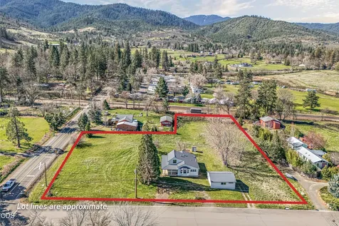 593 Crowson Road Ashland OR 97520