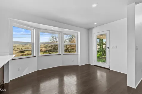 593 Crowson Road Ashland OR 97520