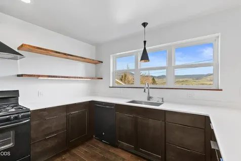 593 Crowson Road Ashland OR 97520