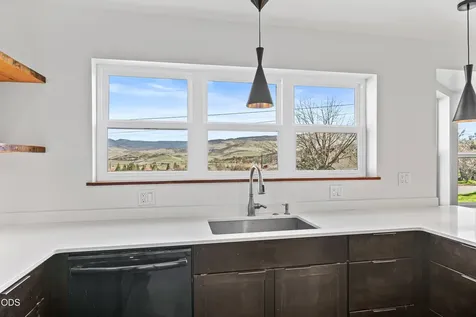 593 Crowson Road Ashland OR 97520