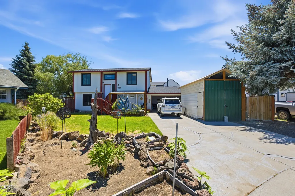 2346 SW 20th Court Redmond OR 97756