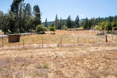 1329 Larson Road Roseburg OR 97471
