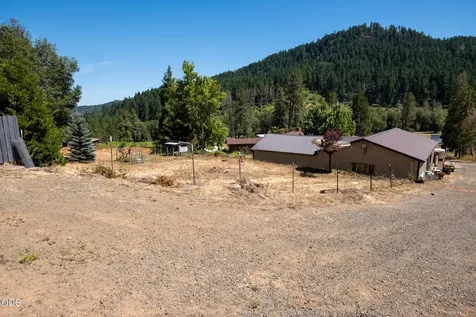 1329 Larson Road Roseburg OR 97471