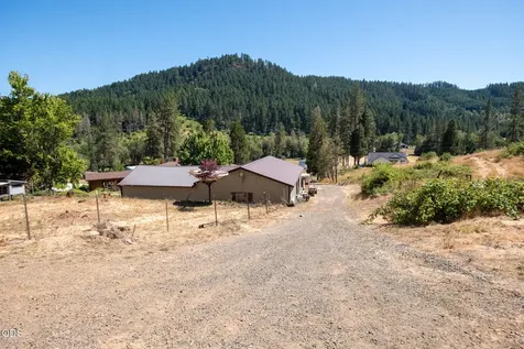 1329 Larson Road Roseburg OR 97471