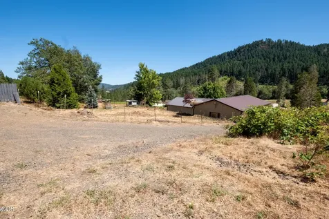 1329 Larson Road Roseburg OR 97471