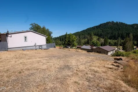 1329 Larson Road Roseburg OR 97471