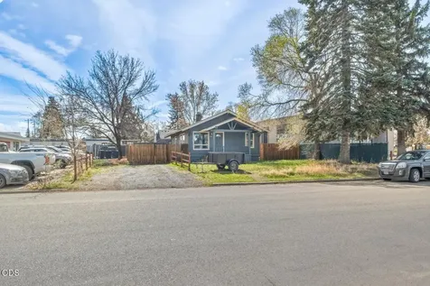 225 SE Vine Lane Bend OR 97702