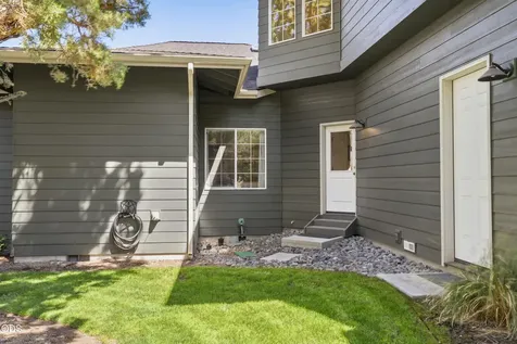 2390 Osprey Drive Redmond OR 97756