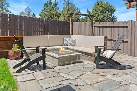 60865 SE Sweet Pea Drive Bend OR 97702