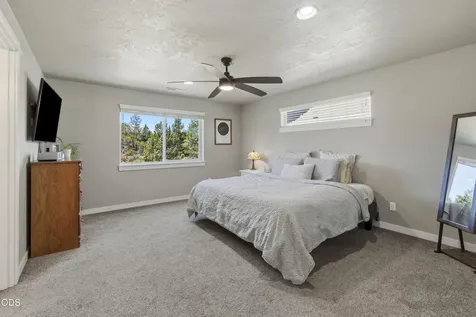 60865 SE Sweet Pea Drive Bend OR 97702